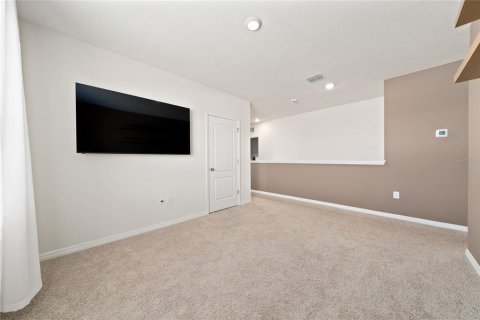 House in Winter Haven, Florida 5 bedrooms, 243.03 sq.m. № 2201229 - photo 23