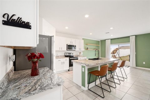 House in Winter Haven, Florida 5 bedrooms, 243.03 sq.m. № 2201229 - photo 7