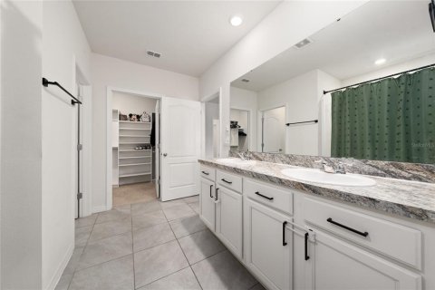 House in Winter Haven, Florida 5 bedrooms, 243.03 sq.m. № 2201229 - photo 20