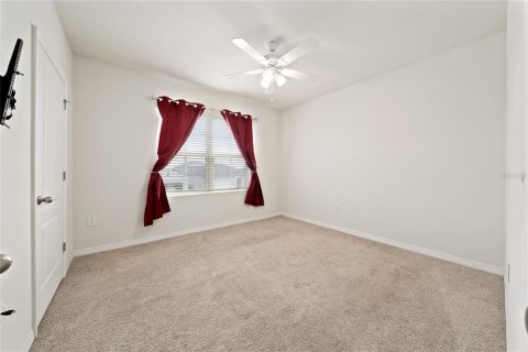 House in Winter Haven, Florida 5 bedrooms, 243.03 sq.m. № 2201229 - photo 27
