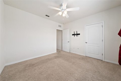 House in Winter Haven, Florida 5 bedrooms, 243.03 sq.m. № 2201229 - photo 28