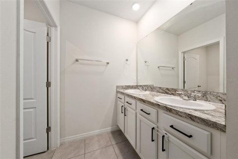 House in Winter Haven, Florida 5 bedrooms, 243.03 sq.m. № 2201229 - photo 29