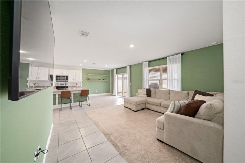 House in Winter Haven, Florida 5 bedrooms, 243.03 sq.m. № 2201229 - photo 13