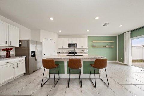 House in Winter Haven, Florida 5 bedrooms, 243.03 sq.m. № 2201229 - photo 8