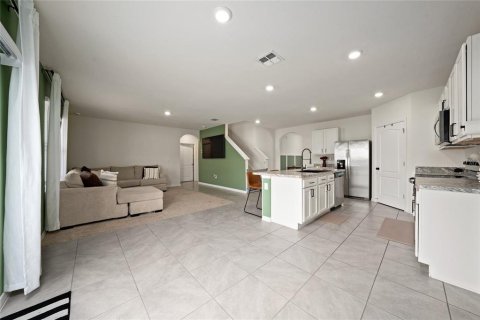 House in Winter Haven, Florida 5 bedrooms, 243.03 sq.m. № 2201229 - photo 11