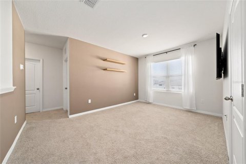 House in Winter Haven, Florida 5 bedrooms, 243.03 sq.m. № 2201229 - photo 22