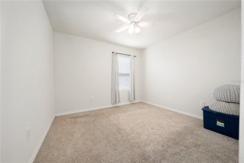 House in Winter Haven, Florida 5 bedrooms, 243.03 sq.m. № 2201229 - photo 14