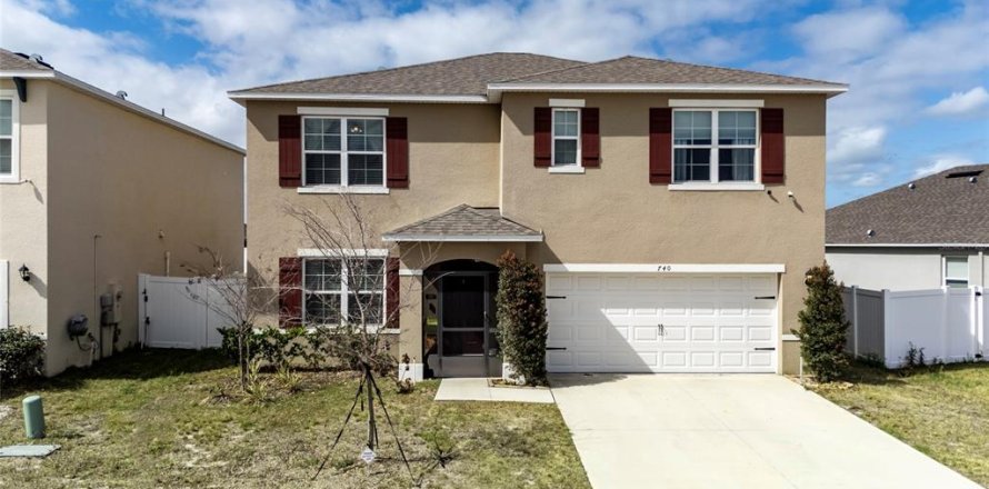 House in Winter Haven, Florida 5 bedrooms, 243.03 sq.m. № 2201229