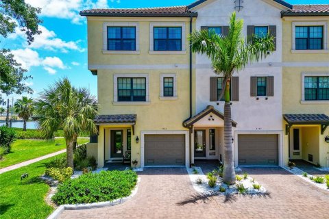 Touwnhouse à vendre à Sarasota, Floride: 4 chambres, 165.18 m2 № 1725188 - photo 1
