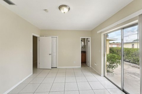 Villa ou maison à vendre à Miami Gardens, Floride: 3 chambres, 119.84 m2 № 2439401 - photo 17