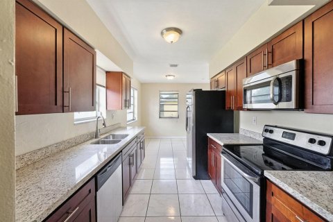 Villa ou maison à vendre à Miami Gardens, Floride: 3 chambres, 119.84 m2 № 2439401 - photo 13