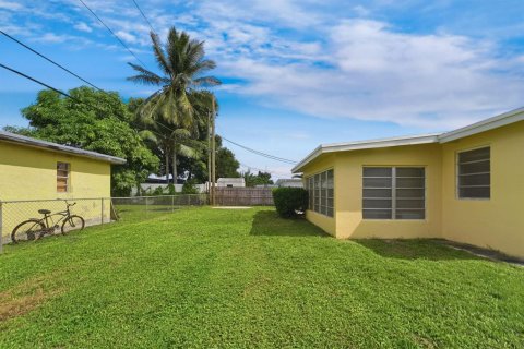 Villa ou maison à vendre à Miami Gardens, Floride: 3 chambres, 119.84 m2 № 2439401 - photo 30