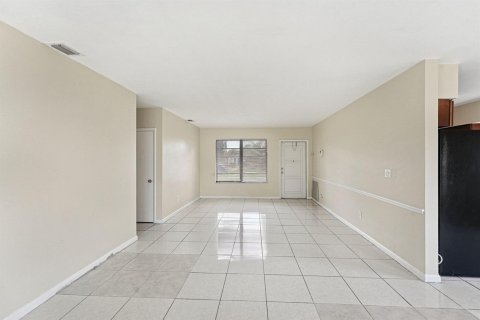 Villa ou maison à vendre à Miami Gardens, Floride: 3 chambres, 119.84 m2 № 2439401 - photo 7