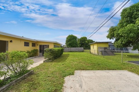 Villa ou maison à vendre à Miami Gardens, Floride: 3 chambres, 119.84 m2 № 2439401 - photo 28