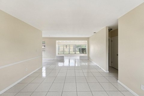 Villa ou maison à vendre à Miami Gardens, Floride: 3 chambres, 119.84 m2 № 2439401 - photo 8