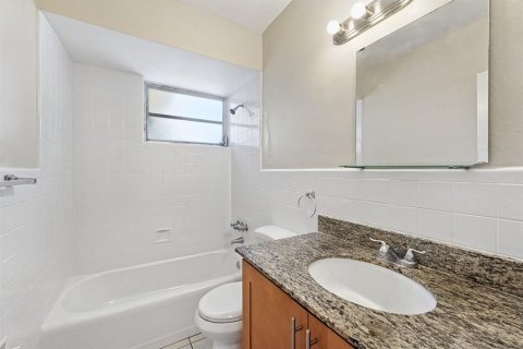 Villa ou maison à vendre à Miami Gardens, Floride: 3 chambres, 119.84 m2 № 2439401 - photo 26