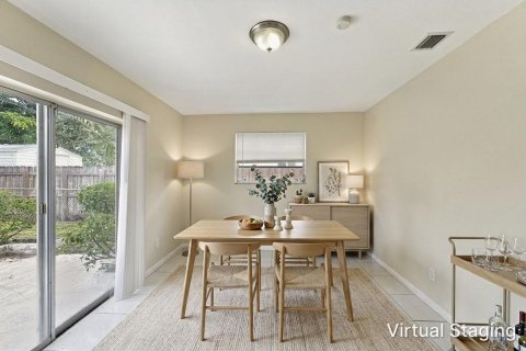 Villa ou maison à vendre à Miami Gardens, Floride: 3 chambres, 119.84 m2 № 2439401 - photo 2
