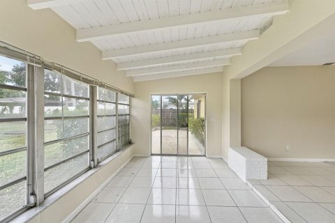 Villa ou maison à vendre à Miami Gardens, Floride: 3 chambres, 119.84 m2 № 2439401 - photo 10