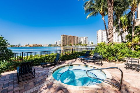 Copropriété à vendre à Sunny Isles Beach, Floride: 2 chambres, 95.13 m2 № 2036567 - photo 27