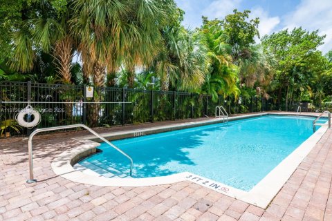 Copropriété à vendre à Sunny Isles Beach, Floride: 2 chambres, 95.13 m2 № 2036567 - photo 24