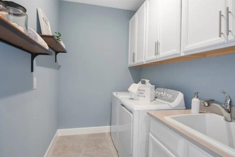 House in Sarasota, Florida 2 bedrooms, 142.42 sq.m. № 2238652 - photo 12