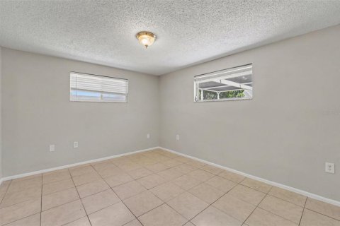 Villa ou maison à vendre à New Port Richey, Floride: 3 chambres, 148.18 m2 № 2350385 - photo 16