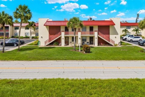 Condo in Rotonda, Florida, 1 bedroom  № 1302897 - photo 1