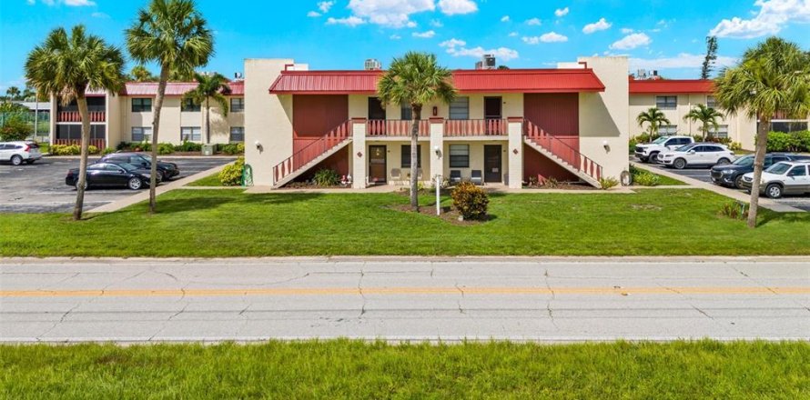 Condo in Rotonda, Florida, 1 bedroom  № 1302897