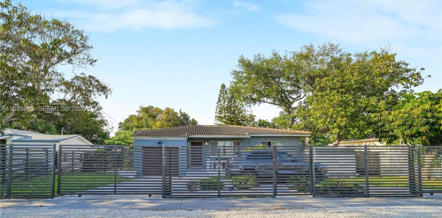 Casa en Miami, Florida 3 dormitorios, 122.63 m2 № 1993260