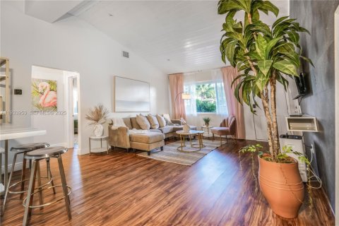 Casa en venta en Miami, Florida, 3 dormitorios, 122.63 m2 № 1993260 - foto 14