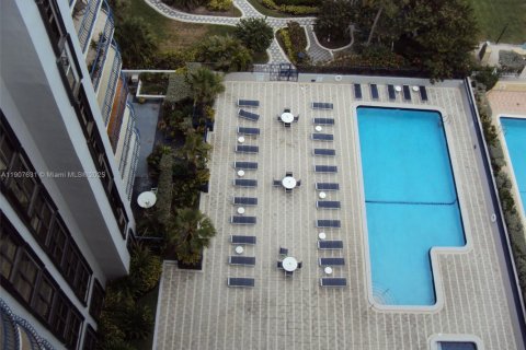 Condominio en alquiler en Surfside, Florida, 2 dormitorios, 146.69 m2 № 2012918 - foto 19