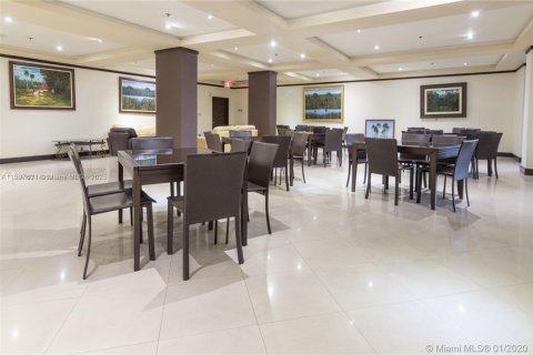 Condominio en alquiler en Surfside, Florida, 2 dormitorios, 146.69 m2 № 2012918 - foto 20