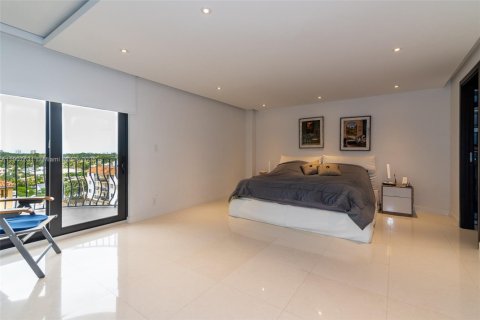 Condominio en alquiler en Surfside, Florida, 2 dormitorios, 146.69 m2 № 2012918 - foto 10