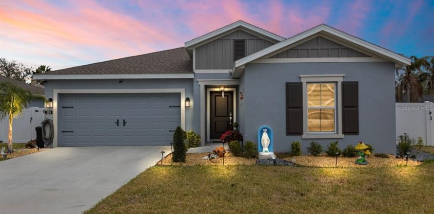 House in Lake Wales, Florida 4 bedrooms, 179.77 sq.m. № 1759765