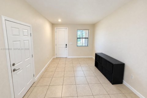 Touwnhouse à louer à Homestead, Floride: 3 chambres, 169.92 m2 № 2405927 - photo 2