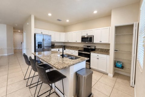 Touwnhouse à louer à Homestead, Floride: 3 chambres, 169.92 m2 № 2405927 - photo 3