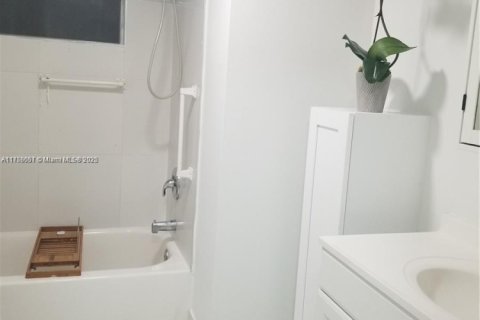 Condominio en venta en Miami, Florida, 1 dormitorio, 96.25 m2 № 1860186 - foto 10