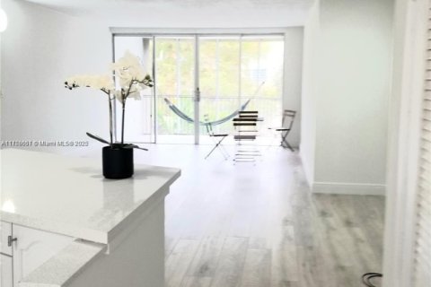 Condominio en venta en Miami, Florida, 1 dormitorio, 96.25 m2 № 1860186 - foto 2