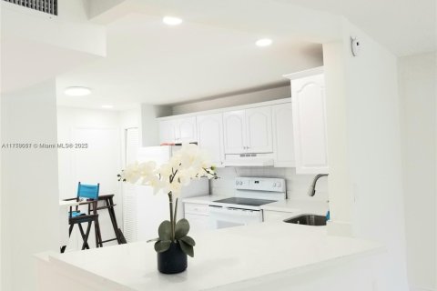 Condominio en venta en Miami, Florida, 1 dormitorio, 96.25 m2 № 1860186 - foto 1