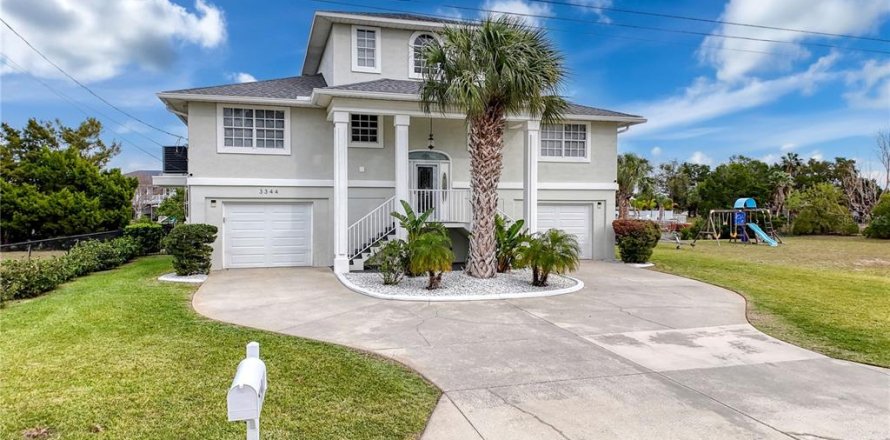 House in Hernando Beach, Florida 4 bedrooms, 191.01 sq.m. № 1538106