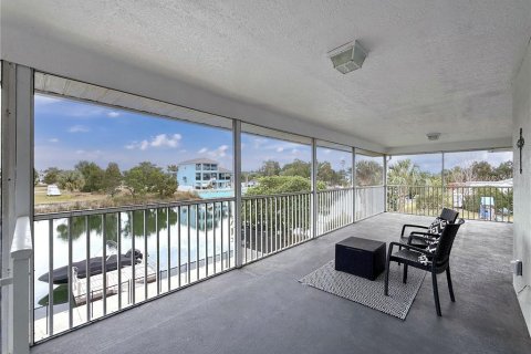 House in Hernando Beach, Florida 4 bedrooms, 191.01 sq.m. № 1538106 - photo 15