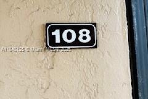 Condo in Lake Worth, Florida, 2 bedrooms № 1981740 - photo 3