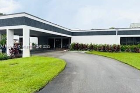 Condo in Lake Worth, Florida, 2 bedrooms № 1981740 - photo 14