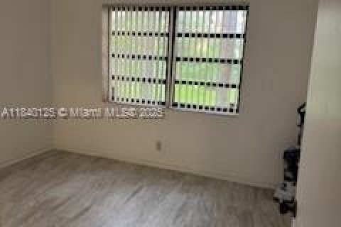 Condo in Lake Worth, Florida, 2 bedrooms № 1981740 - photo 9