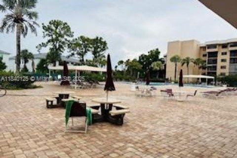 Condo in Lake Worth, Florida, 2 bedrooms № 1981740 - photo 16