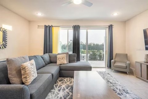 Townhouse in Four Corners, Florida 3 bedrooms, 158.31 sq.m. № 1870959 - photo 5