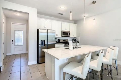 Townhouse in Four Corners, Florida 3 bedrooms, 158.31 sq.m. № 1870959 - photo 10