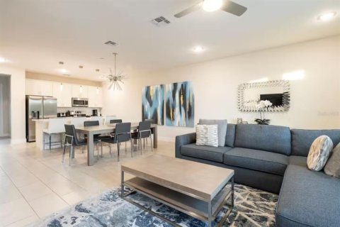 Townhouse in Four Corners, Florida 3 bedrooms, 158.31 sq.m. № 1870959 - photo 4