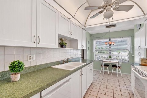 Купить кондоминиум в Брейдентон, Флорида 7 комнат, 93м2, № 2110557 - фото 13