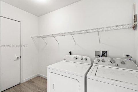 Condo in Miami, Florida, 2 bedrooms № 2266058 - photo 14